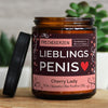 lieblings penis | https://frechekerzen.s3.eu-central-1.amazonaws.com/release/250ml+GROSS/partner/mann/images/valenti/main-live.jpg FRECHEKERZEN, Witzige Sojawachs Duftkerze mit frechem Spruch und aufregendem Duft, ideal als lustiges handgemachtes Geschenk