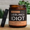 lieblings idiot | https://frechekerzen.s3.eu-central-1.amazonaws.com/release/250ml+GROSS/partner/mann/images/apfelzi/main-live.jpg FRECHEKERZEN, Witzige Sojawachs Duftkerze mit frechem Spruch und aufregendem Duft, ideal als lustiges handgemachtes Geschenk