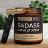 badass mathe student | ausbildung/studenten/images/latte/main-live.jpg FRECHEKERZEN, Witzige Sojawachs Duftkerze mit frechem Spruch und aufregendem Duft, ideal als lustiges handgemachtes Geschenk