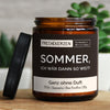 sommer, ich wär dann so weit! | https://frechekerzen.s3.eu-central-1.amazonaws.com/release/250ml+GROSS/jahreszeiten/sommer/images/ohneduf/main-live.jpg FRECHEKERZEN, Witzige Sojawachs Duftkerze mit frechem Spruch und aufregendem Duft, ideal als lustiges handgemachtes Geschenk