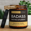 badass mathe student | ausbildung/studenten/images/vanille/main-live.jpg FRECHEKERZEN, Witzige Sojawachs Duftkerze mit frechem Spruch und aufregendem Duft, ideal als lustiges handgemachtes Geschenk