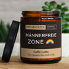 männerfreie zone | https://frechekerzen.s3.eu-central-1.amazonaws.com/release/250ml+GROSS/lgbtq/lesbian/images/latte/main-live.jpg FRECHEKERZEN, Witzige Sojawachs Duftkerze mit frechem Spruch und aufregendem Duft, ideal als lustiges handgemachtes Geschenk