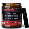 Kerze im Glas | sitzt ein informatiker in der sonne.