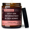 Kerze im Glas | sitzt ein informatiker in der sonne.