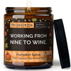 Duftkerze mit Spruch | working from nine to wine.