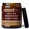 Kerze im Glas | sitzt ein informatiker in der sonne.