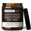 ich bin weinkenner, wenn ich wein trinke merke ich sofort: ahh, wein! | https://frechekerzen.s3.eu-central-1.amazonaws.com/release/250ml+GROSS/wein/images/ohneduf/main-ob.jpg FRECHEKERZEN, Witzige Sojawachs Duftkerze mit frechem Spruch und aufregendem Duft, ideal als lustiges handgemachtes Geschenk