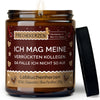 ich mag meine verrückten kollegen, da falle ich nicht so auf. | https://frechekerzen.s3.eu-central-1.amazonaws.com/release/250ml+GROSS/kollegen/images/ginger/main-ob.jpg FRECHEKERZEN, Witzige Sojawachs Duftkerze mit frechem Spruch und aufregendem Duft, ideal als lustiges handgemachtes Geschenk