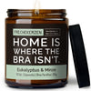home is where the bra isn't. | https://frechekerzen.s3.eu-central-1.amazonaws.com/release/250ml+GROSS/deko/images/eukalyp/main-ob.jpg FRECHEKERZEN, Witzige Sojawachs Duftkerze mit frechem Spruch und aufregendem Duft, ideal als lustiges handgemachtes Geschenk