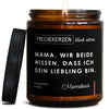 mama, wir beide wissen, dass ich dein liebling bin. | eltern/mama/mama-wir-bei-2579284/images/marrake/main-ob.jpg FRECHEKERZEN, Witzige Sojawachs Duftkerze mit frechem Spruch und aufregendem Duft, ideal als lustiges handgemachtes Geschenk