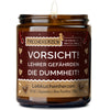 vorsicht! lehrer gefährden die dummheit! | https://frechekerzen.s3.eu-central-1.amazonaws.com/release/250ml+GROSS/lehrer/images/ginger/main-od.jpg FRECHEKERZEN, Witzige Sojawachs Duftkerze mit frechem Spruch und aufregendem Duft, ideal als lustiges handgemachtes Geschenk
